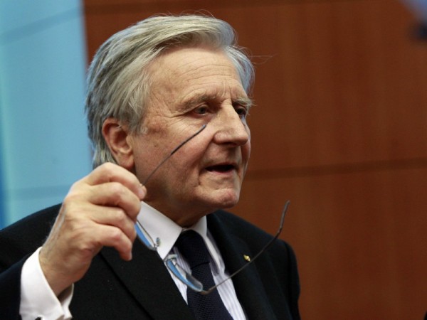 El presidente del Banco Central Europeo (BCE), Jean-Claude Trichet, atiende a la reunión extraordinaria del Eurogrupo convocada para avanzar en la resolución de la crisis griega, en Bruselas, Bélgica, el 14 de junio de 2011.