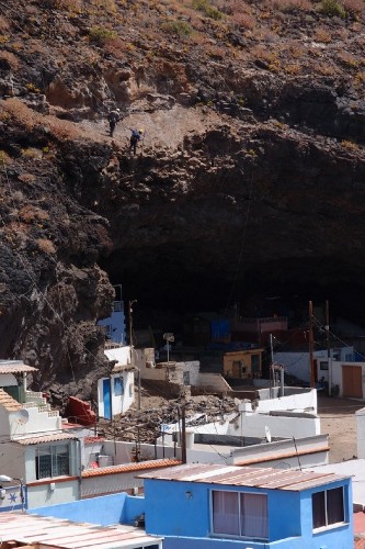 El Ayuntamiento de Güímar ha comenzado a retirar las piedras sueltas que quedaron en la cueva del barrio de Santa Lucía.