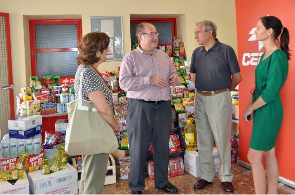 El Banco de Alimentos ha recibido 900 kilos de comida por parte de los trabajadores de la Refinería Tenerife.