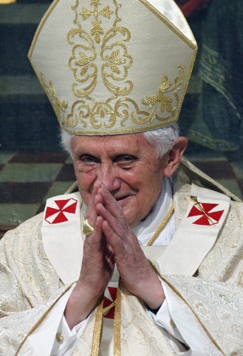 El papa Benedicto XVI oficia la misa para seminaristas en la catedral de La Almudena.