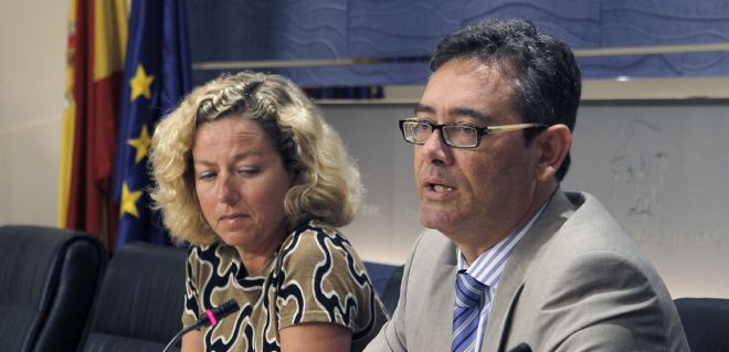 La portavoz de Coalición Canaria (CC) en el Congreso, Ana Oramas, y el diputado de su grupo Fernando Ríos.