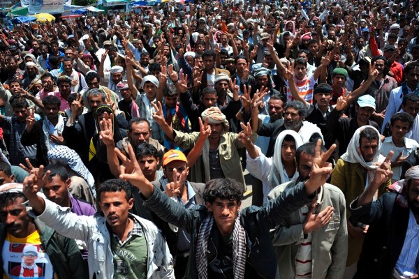 Opositores yemeníes se manifiestan contra el presidente Saleh.