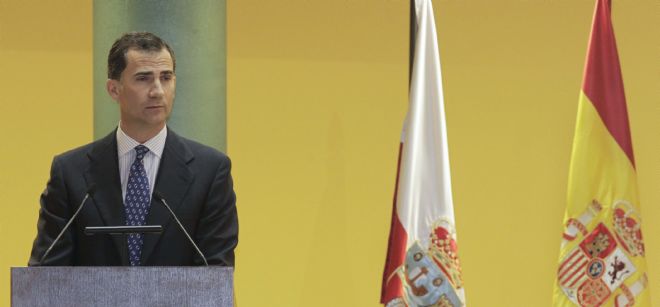 El príncipe Felipe durante su intervención en el acto de apertura del curso académico 2011-2012 de la Universidad de Cantabria, que ha tenido lugar hoy en Santander.