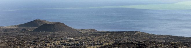 Imagen de la mancha producida por la erupción volcánica en el mar, frente a las costas de la localidad La Restinga en la isla canaria de El Hierro.