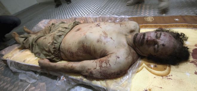 El cadáver del exlíder libio Muamar al Gadafi permanecía en una cámara frigorífica.
