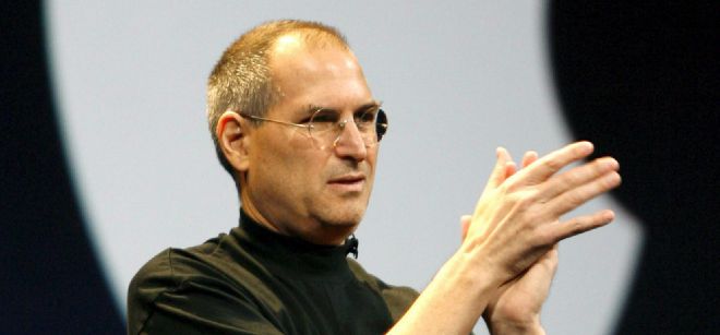 Fotografía de archivo del 10 de enero de 2006 que muestra a Steve Jobs durante el Macworld Expo en San Francisco, California (EEUU)..