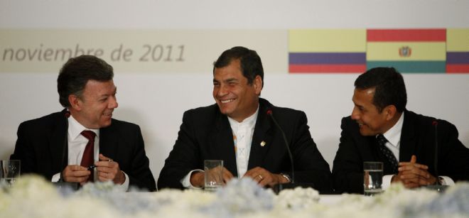 Los presidentes de la Comunidad Andina de Naciones (CAN), de Colombia, Juan Manuel Santos (i); de Ecuador, Rafael Correa (c), y de Perú, Ollanta Humala (d).