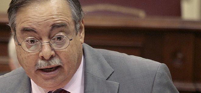 Domingo Berriel, durante una de sus intervenciones en la sesión de control del Parlamento regional al Ejecutivo.