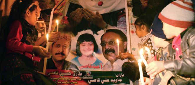 Simpatizantes de la fallecida política paquistaní Benazir Bhutto la recuerdan en Hyderaban.