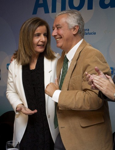 Fátima Báñez (i) y el presidente del PP-A, Javier Arenas.