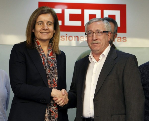 La ministra de Empleo, Fátima Báñez, y el secretario general de CCOO, Ignacio Fernández Toxo.