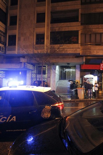 Varios medios de comunicación se han congregado a las puertas de la vivienda de Manuel Fraga en Madrid.