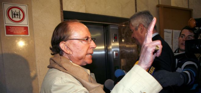 El empresario José María Ruiz-Mateos a su llegada a los juzgados de Palma en los que se ha negado a declarar tras ser citado por sendas estafas por la venta de dos hoteles.