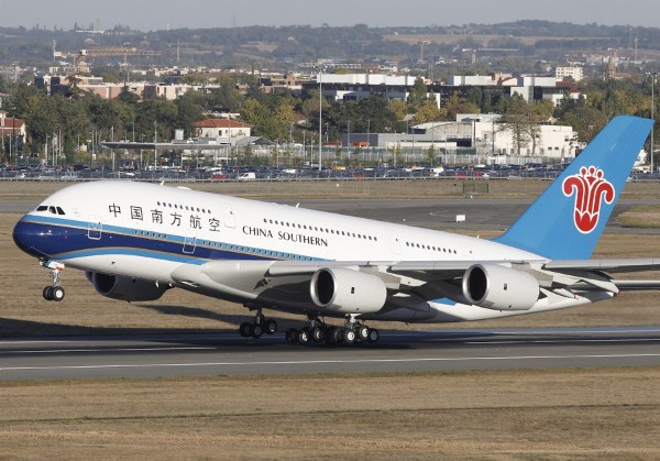 Un aparato de aerolíneas China Southern Airlines, en el aeropuerto Toulouse-Blagnc.