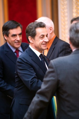 El presidente francés, Nicolás Sarkozy (c), y el primer ministro francés François Fillon.
