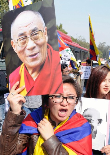 Estudiantes tibetanos exiliados se manifiestan contra el Gobierno chino en Nueva Delhi.