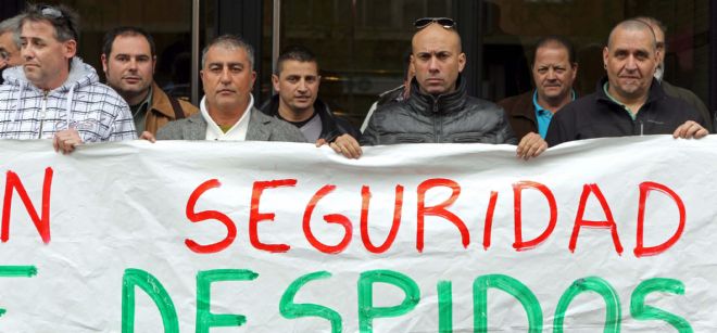 Un grupo de escoltas de Eulen Seguridad en protesta por el ERE de extinción planteado para 104 escoltas en el País Vasco y Navarra.