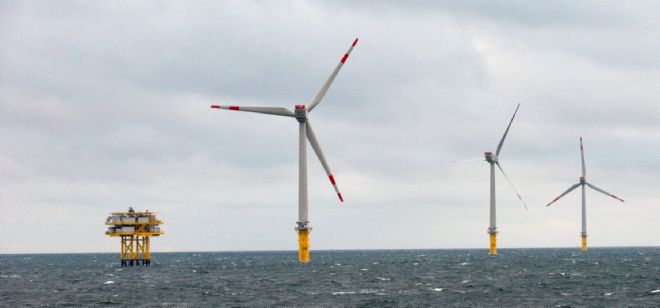 Fotografía facilitada por Iberdrola tomada en septiembre de 2009 del parque eólico Alpha Ventus, en el mar del Norte.