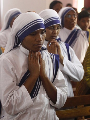 Religiosas de la orden religiosa católica, Misioneras de la Caridad, establecida en 1950 por la Madre Teresa de Calcuta.