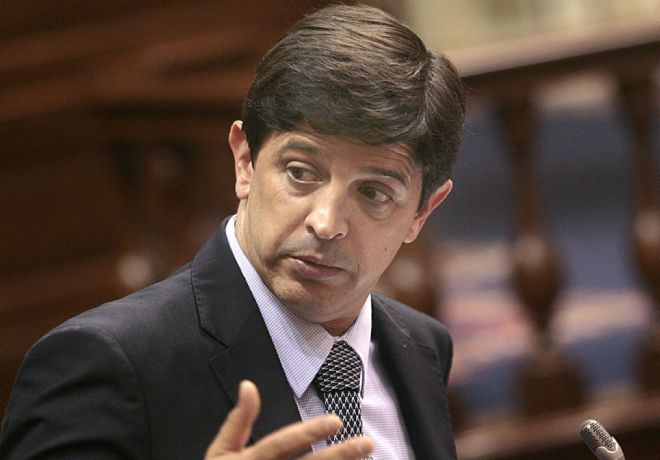 El consejero de la Economía y Hacienda del Gobierno de Canarias, Javier González Ortiz.