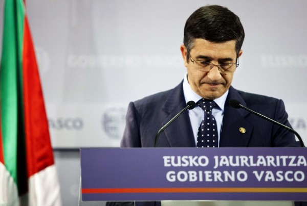 El lehendakari, Patxi López, durante la rueda de prensa en la que ha descartado hoy convocar elecciones anticipadas en Euskadi.