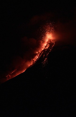 El volcán de Fuego, ubicado en el departamento de Sacatepequez.