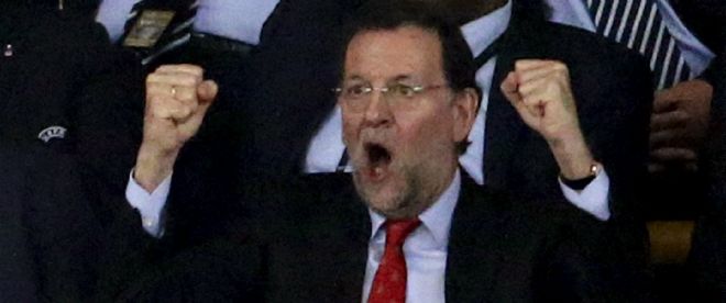 El presidente del Gobierno, Mariano Rajoy, celebra uno de los goles de España frente a Italia.