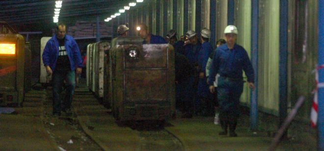 Llegada de los cinco mineros de El Bierzo que sustituyen a los siete mineros encerrados en el pozo de carbón de Santa Cruz del Sil, en León.