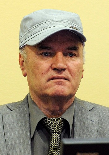 Foto de archivo que muestra al exlíder militar serbobosnio Ratko Mladic en el Tribunal Penal Internacional para la Antigua Yugoslavia (TPIY).