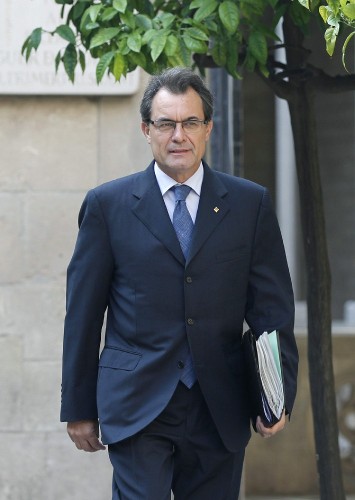 El presidente de la Generalitat de Catalunya, Artur Mas, a su llegada al Palau de la Generalitat para asistir a la reunión del Consell Executiu, 48 horas antes de que se celebre la cumbre catalana por el pacto fiscal.