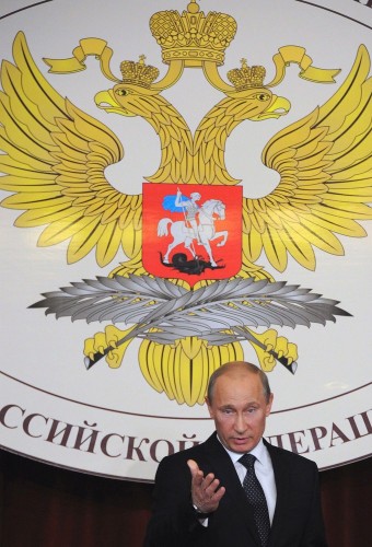 El presidente ruso, Vladimir Putin, se dirige a los embajadores rusos durante su reunión en el Ministerio de Asuntos Exteriores en Moscú, Rusia.