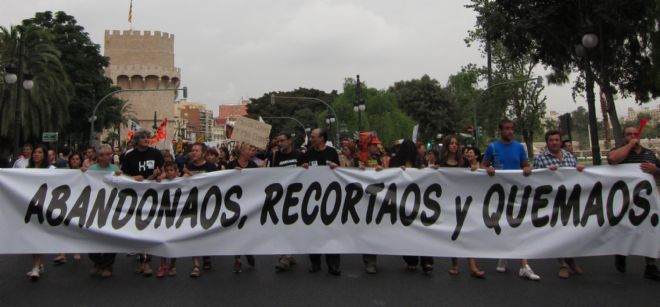 Un millar de personas se han concentrado este viernes en la ciudad Valencia.