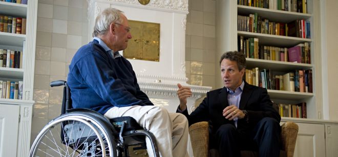 El ministro alemán de Finanzas, Wolfgang Schaeuble(i), se reúne con el secretario estadounidense del Tesoro, Timothy Geithner.