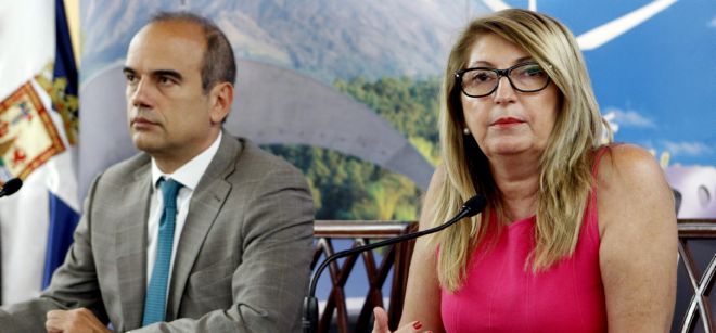La consejera de Medio Ambiente del Cabildo de Tenerife, Ana Lupe Mora, y el director de la Cámara de Comercio de Santa Cruz de Tenerife, Vicente Dorta.