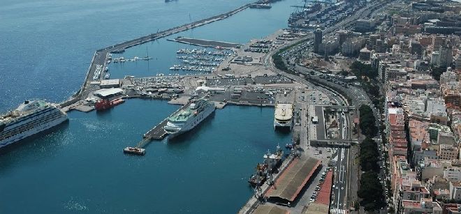 La iniciativa #TFseMueve ha advertido este lunes de que si el puerto de Santa Cruz de Tenerife se queda fuera de la Red Europea de Transportes subirá el precio de la cesta de la compra.