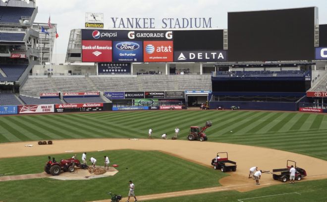 Fotografía cedida hoy, domingo 5 de agosto de 2012, por el equipo de béisbol de los Yanquis de Nueva York del Yankee Stadium.