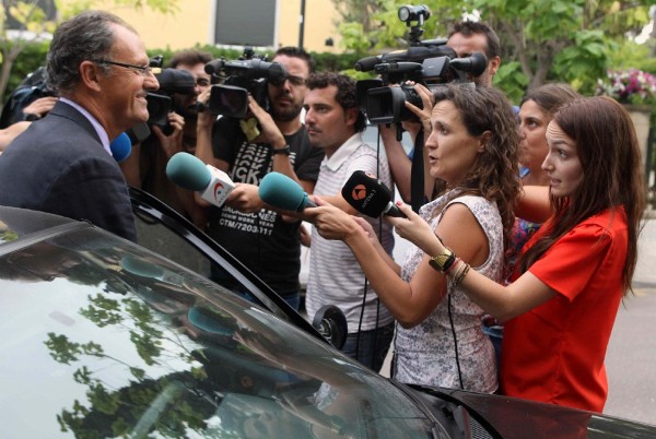 El abogado Mario Pascual Vives, defensor de Iñaki Urdangarín en el caso Nóos, atiende a los medios de comunicación.
