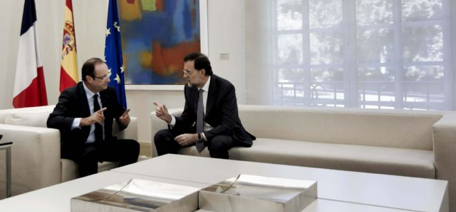 El jefe del Gobierno español, Mariano Rajoy (d), y el presidente francés, François Hollande.