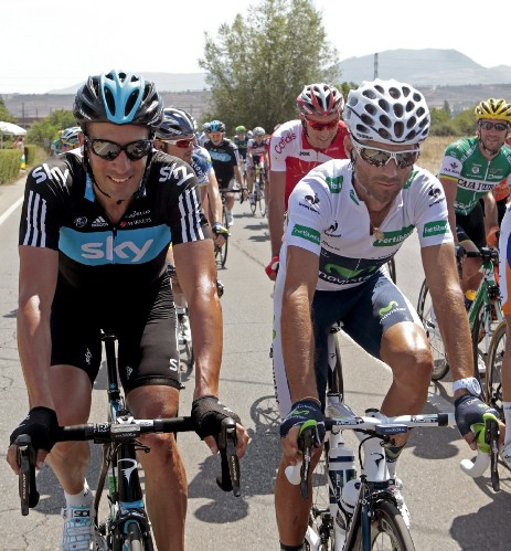 Los ciclistas Flecha, del Sky, y Alejandro Valverde, del Movistar.