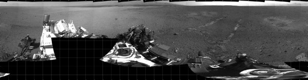 Fotografía cedida por la NASA de una panorámica de 360 grados que evidencia el éxito de la primera prueba de manejo del explorador Curiosity.