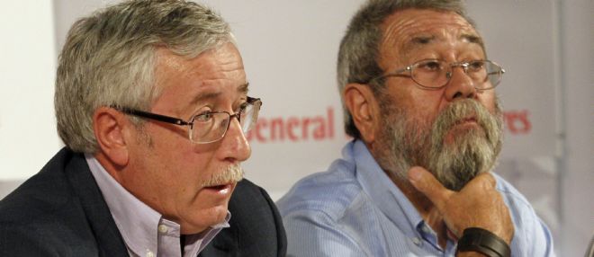 El secretario general de CCOO, Ignacio Fernández Toxo (i), y su homólogo de UGT, Cándido Méndez.