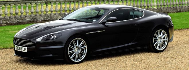 Un Aston Martin usado por Daniel Craig como James Bond en la película 