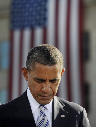 El presidente de los EE.UU., Barack Obama pronuncia un discurso durante los actos del décimo primer aniversario de los atentados del 11-S, en Arlington.