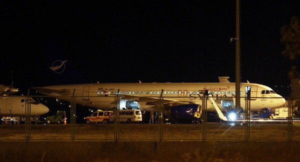 El avión sirio de pasajeros fue obligado a aterrizar en el aeropuerto de Ankara.