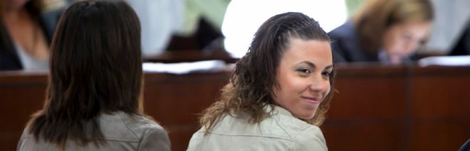 María José Gonzalez, actual mujer de Fernando Torres Baena, principal acusado del caso Kárate, hoy en la Audiencia de Las Palmas.