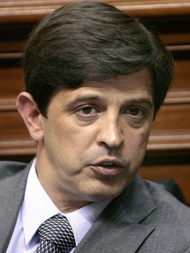 El consejero de Economía y Hacienda, Javier González Ortiz.