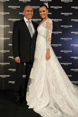 Manuel Mota posa con la modelo y novia del jugador del Real Madrid Cristiano Ronaldo, Irina Shayk.