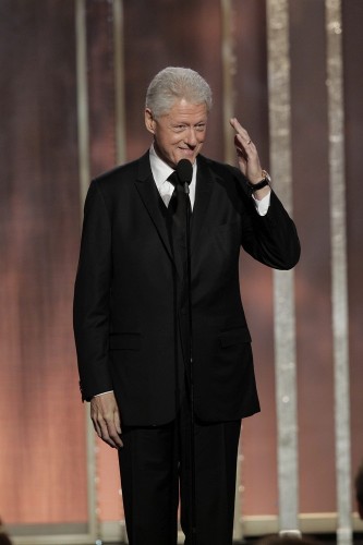 Imagen distribuida por NBC Universal que muestra al expresidente de los Estados Unidos Bill Clinton durante la gala de la 70 edición de los Globos de Oro en el hotel Beverly Hilton de Los Ángeles, en California, Estados Unidos, en la madrugada de ayer domingo 13 de enero de 2013.