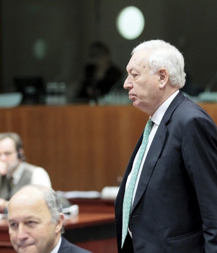 El ministro español de Exteriores, Jose Manuel Garcia-Margallo (dcha).