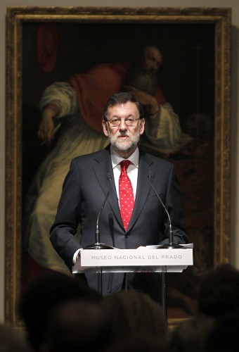 El presidente del Gobierno, Mariano Rajoy, pronuncia unas palabras durante el acto celebrado esta mañana en el Museo del Prado en el que la familia Várez Fisa ha donado a la pinacoteca el conjunto de obras más importante de arte español desde el Románico a los inicios del Renacimiento que se conserva en manos privadas.
